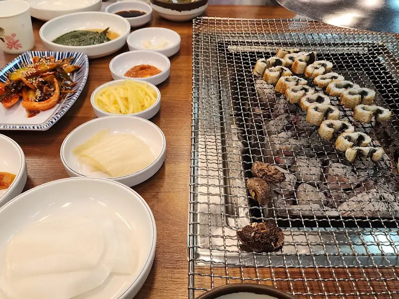 숯불 위 장어구이 한상차림