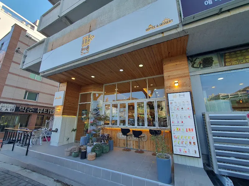 카페 외부 전경
