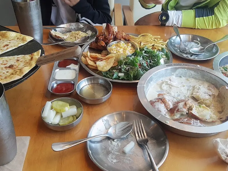 한 상 가득 차려진 음식들, 보기만 해도 배부르다!