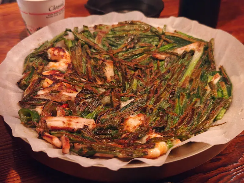 해산물이 듬뿍 들어간 해물파전