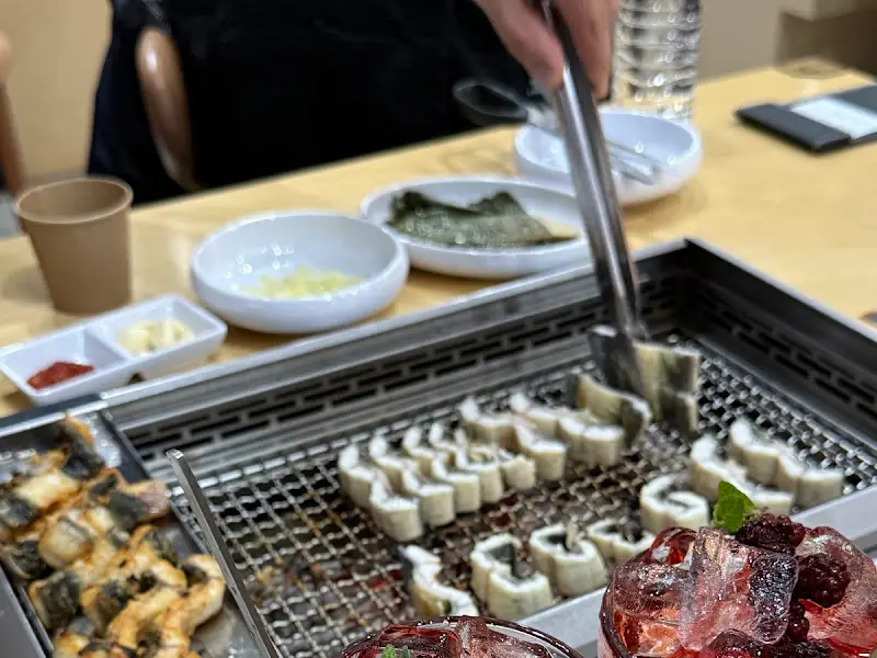 장어를 굽는 모습