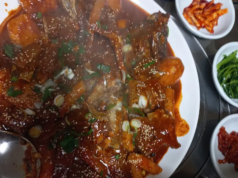 윤기가 흐르는 코다리 갈비찜