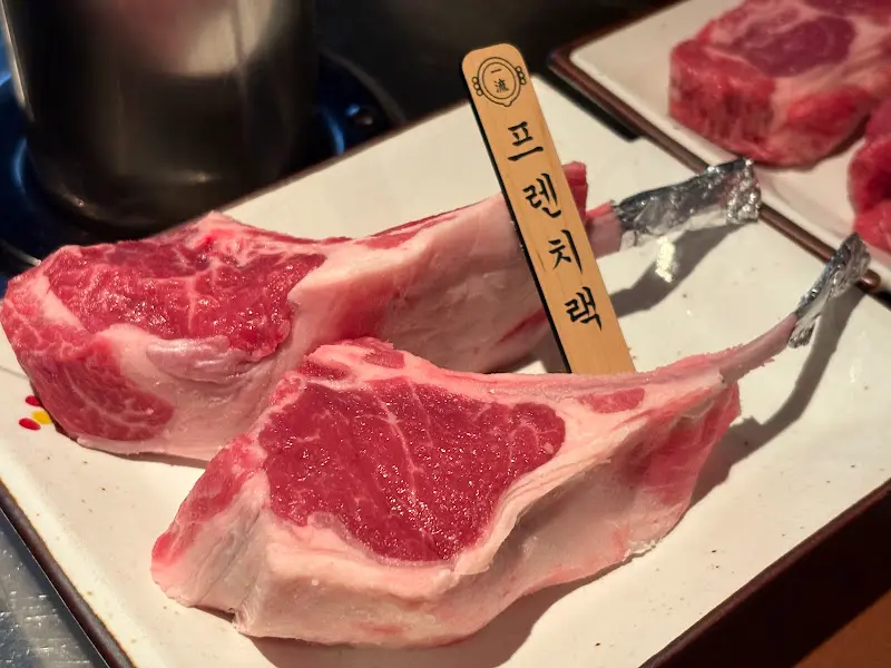 이치류 부천현대점의 깔끔한 테이블 세팅