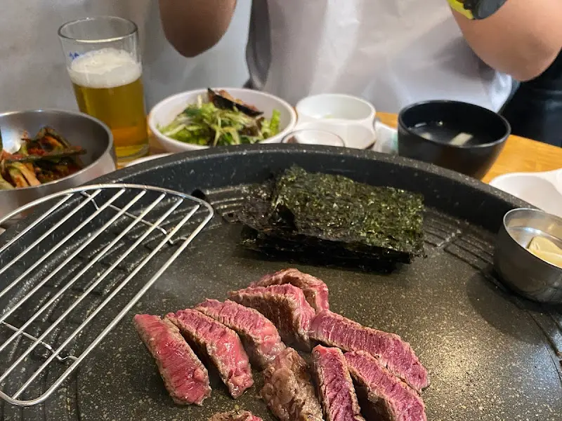 숯불 위에 올려진 한우