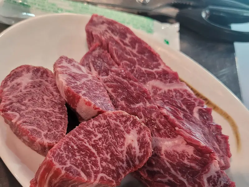 접시에 담긴 한우