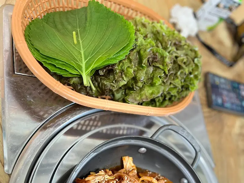 신선한 쌈 채소는 쌈밥의 기본!