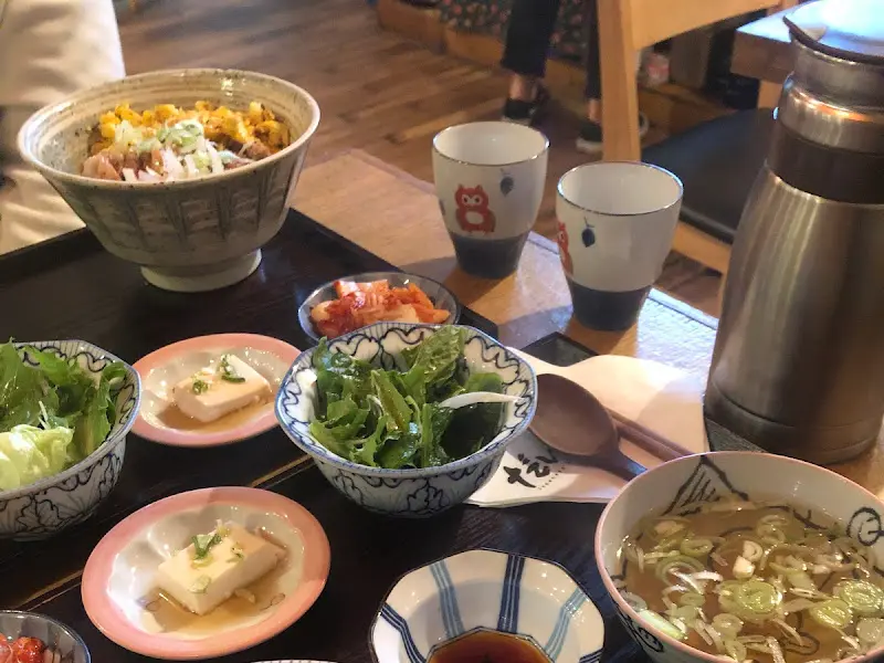 정갈하게 차려진 한 상