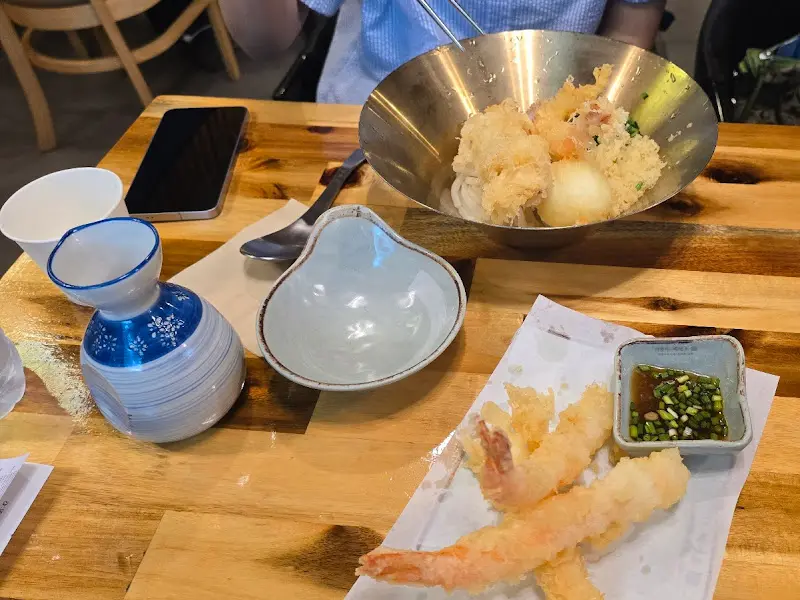 튀김이 듬뿍 올라간 우동