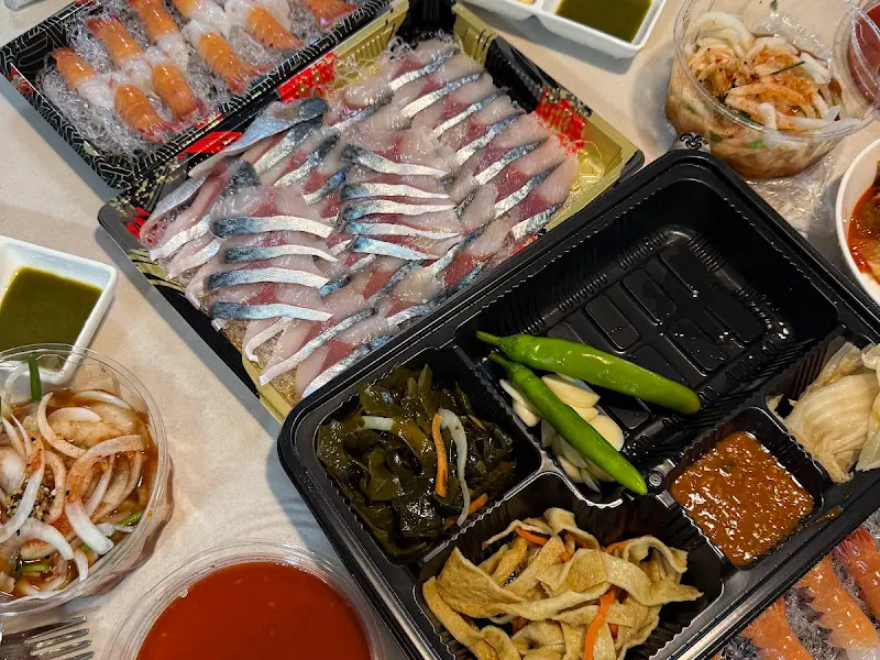 고등어회, 딱새우회, 해산물 한 상 차림