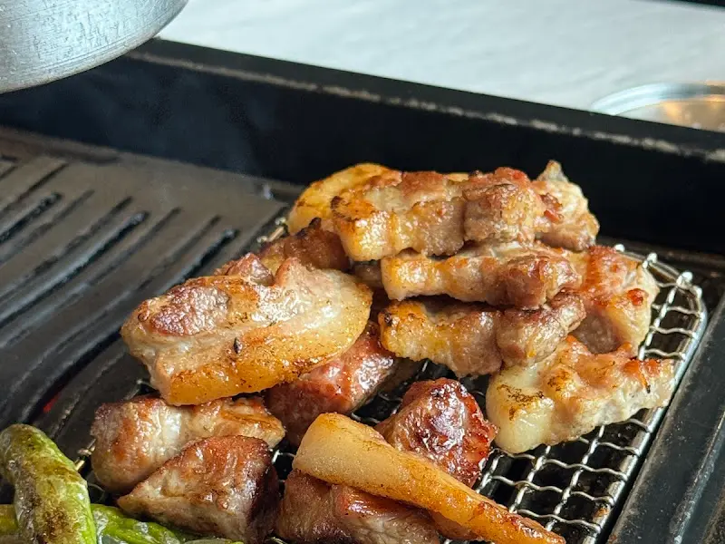 맛있게 구워진 흑돼지