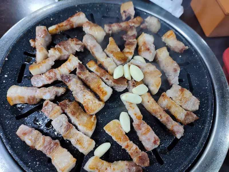 초벌된 돼지고기