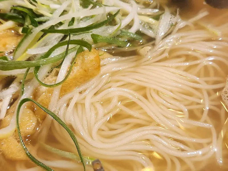 갈비국수의 면발 클로즈업