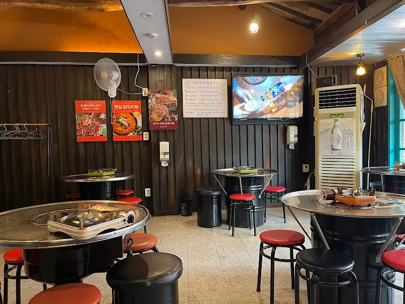 매장 내부 전경