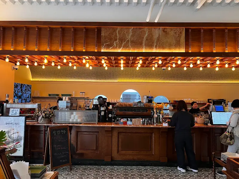 앤틱한 분위기의 주문 데스크