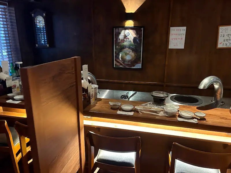 이치류 부천현대점 내부 벽면 인테리어