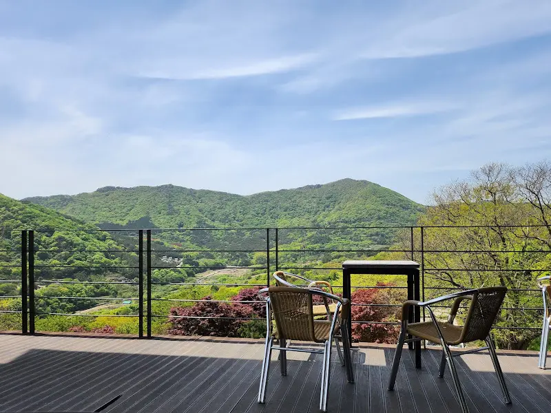 수만리커피 2층 테라스에서 바라본 풍경