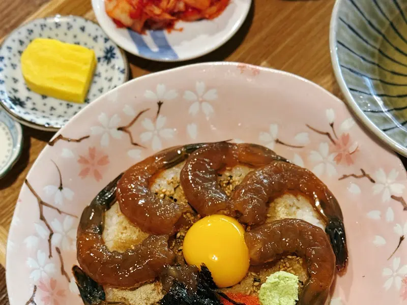 간장새우덮밥 클로즈업 샷
