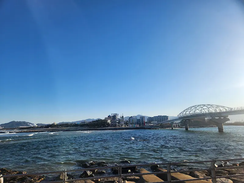 공석횟집 앞바다 풍경