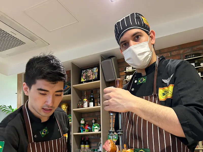 슈하스코를 썰어주는 브라질리언 셰프