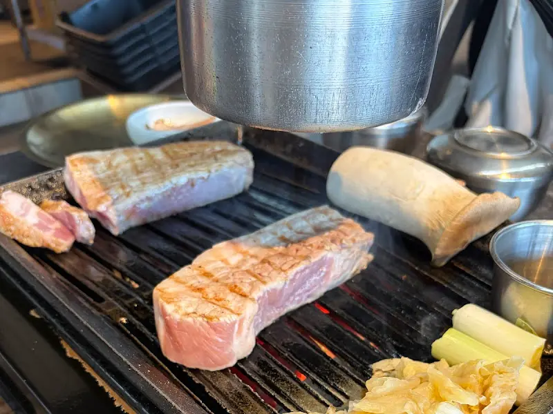 불판 위의 흑돼지