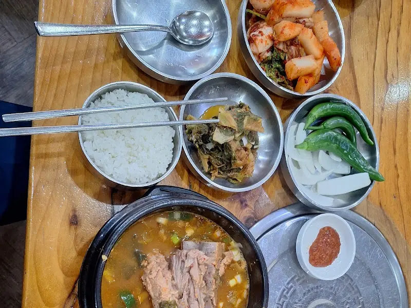 뼈해장국과 반찬