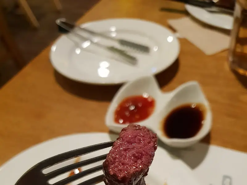 스테이크를 찍어 먹는 소스