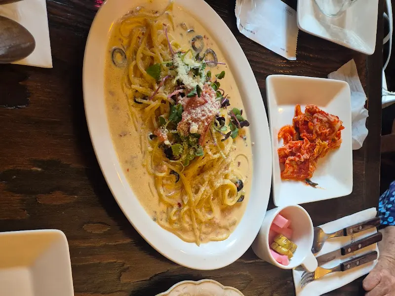 테이블 위에 놓인 명란 파스타