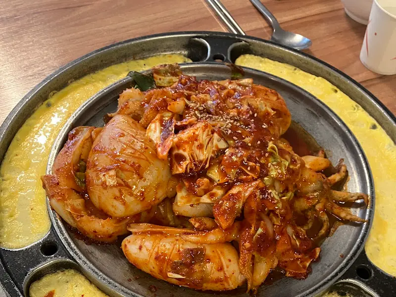 윤기가 자르르 흐르는 갑오징어볶음