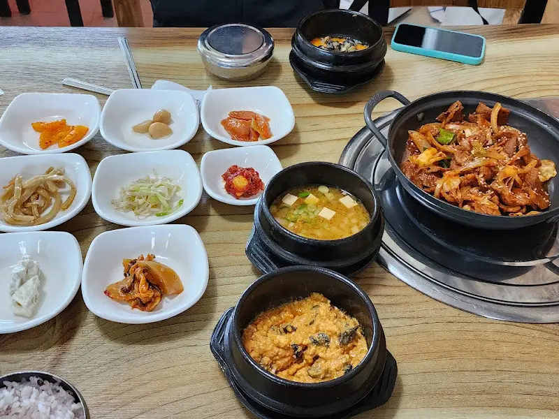 푸짐한 한 상 차림, 보기만 해도 군침이 돕니다.