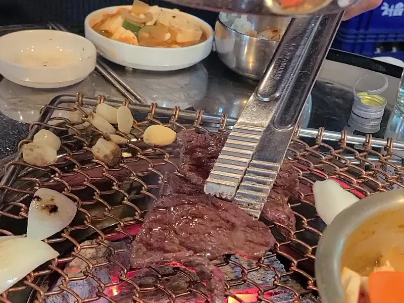 소고기 굽는 모습