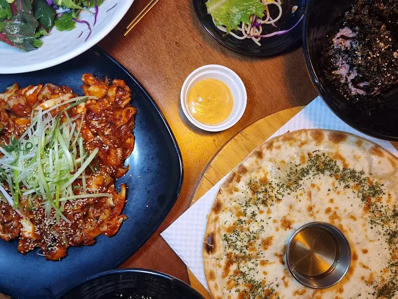 푸짐한 한 상 차림, 직화 쭈꾸미와 고르곤졸라 피자, 샐러드 파스타, 콧등치기 냉국수까지!