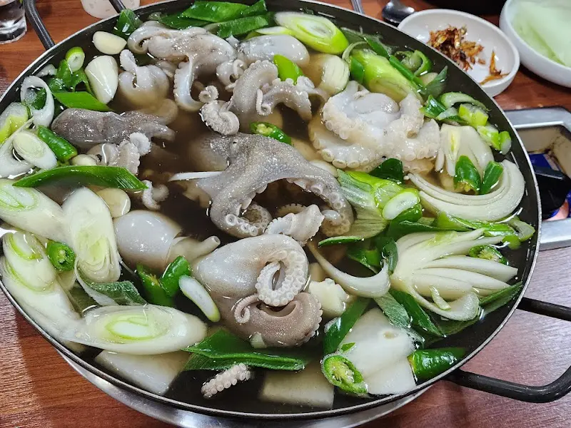 싱싱한 쭈꾸미와 시원한 국물의 조화