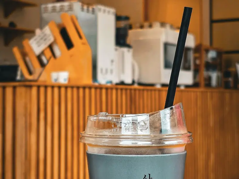 산청요 카페 내부 모습