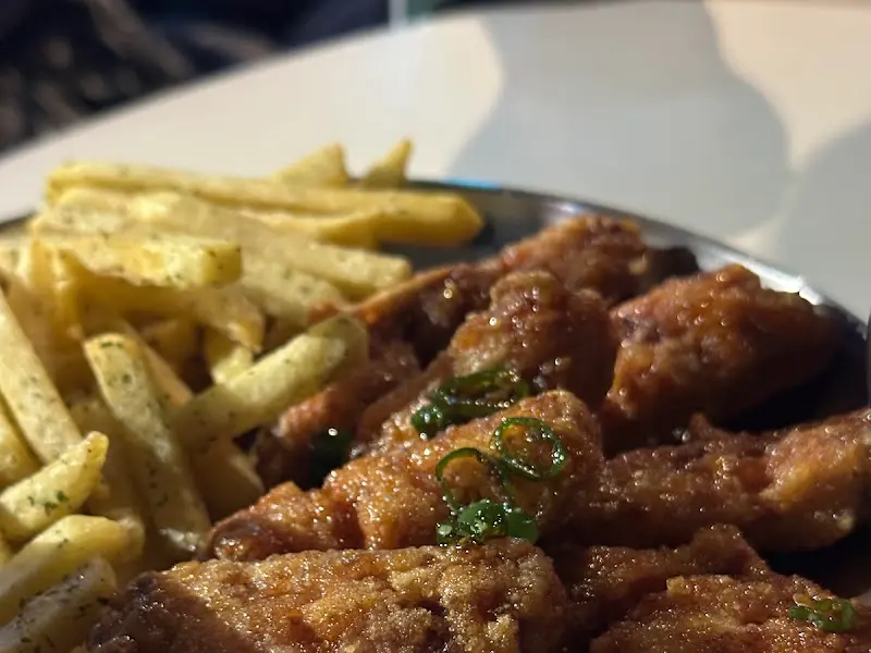 윤기가 흐르는 치킨 윙