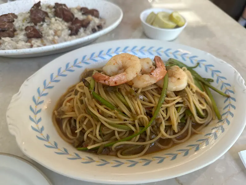 탱글한 새우와 꽈리고추의 조화가 일품인 오일 파스타