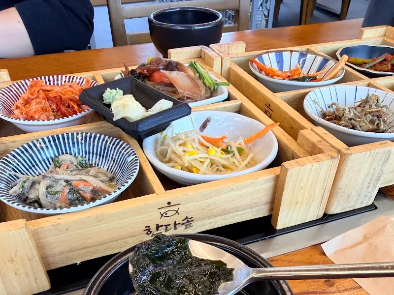 정갈한 밑반찬 한상차림