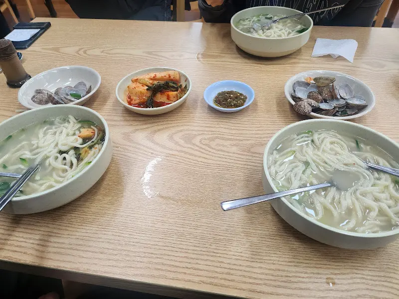 칼국수 한 상 차림