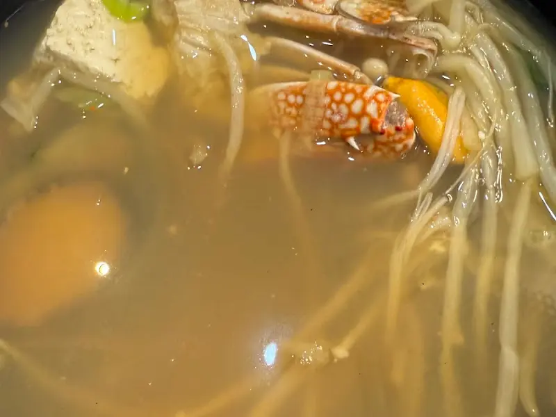 해산물이 푸짐하게 들어간 뚝배기