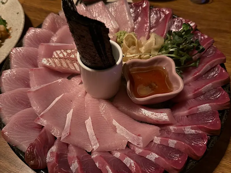 신선함이 눈으로도 보이는 방어회