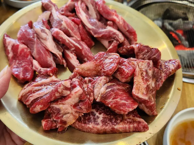 밤새먹소 갈비살 한 접시