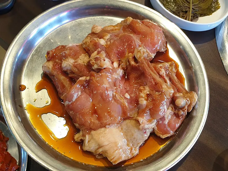 특제 간장 소스에 숙성된 간장 닭갈비