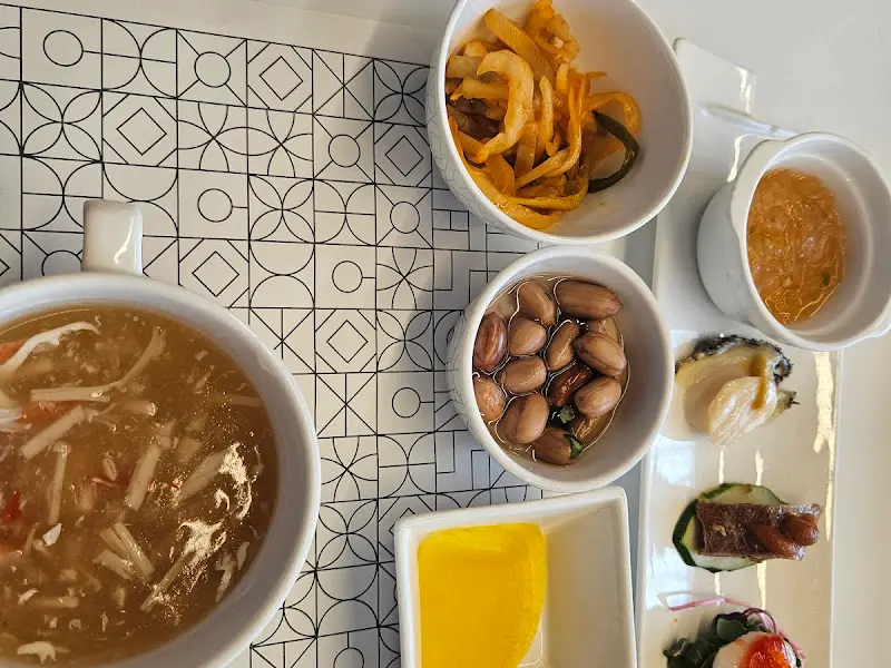 정갈하게 담겨 나온 밑반찬