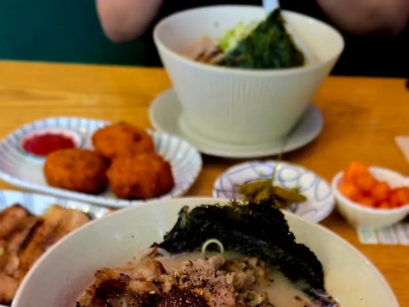 시로라멘과 곁들임 메뉴