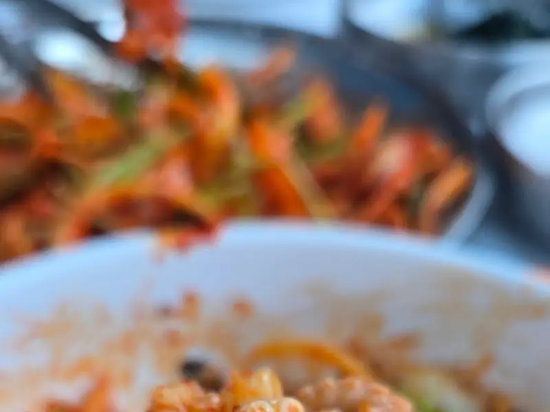 접시에 담긴 낙지볶음