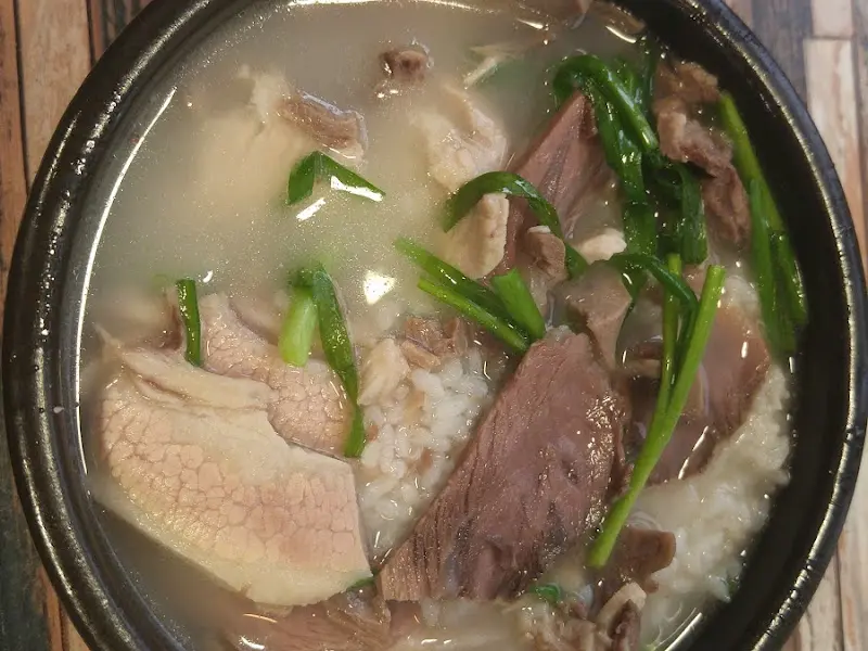 돼지국밥 근접샷