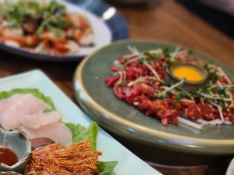 정갈하게 담겨 나온 밑반찬들