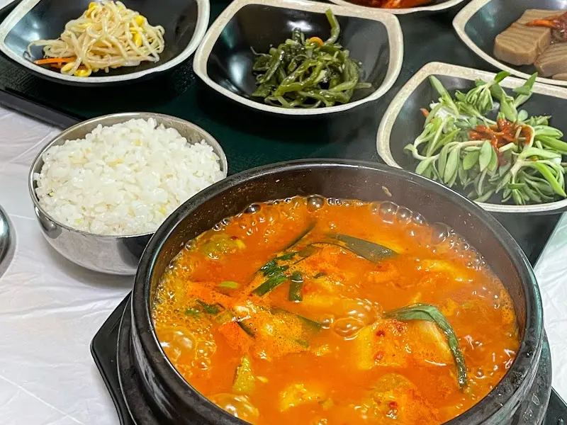 뚝배기 메기매운탕 한상차림