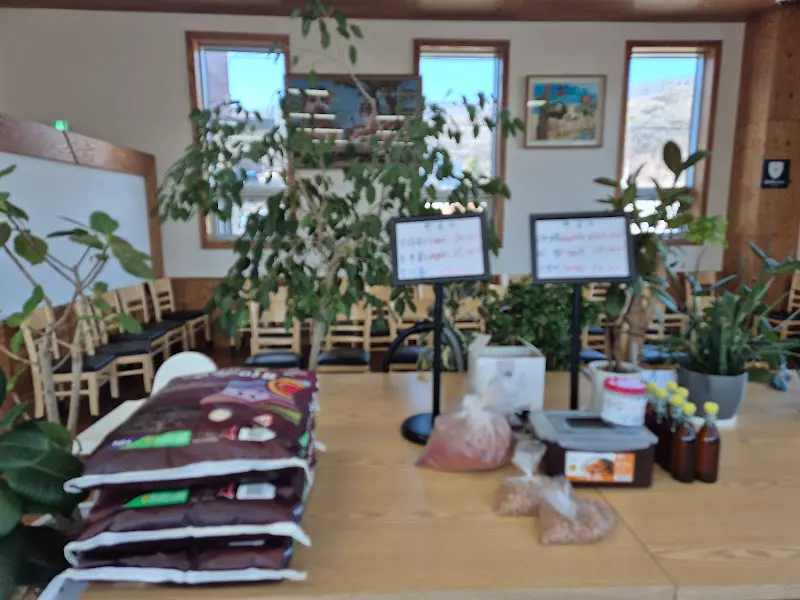 넓은 공간을 자랑하는 식당 내부