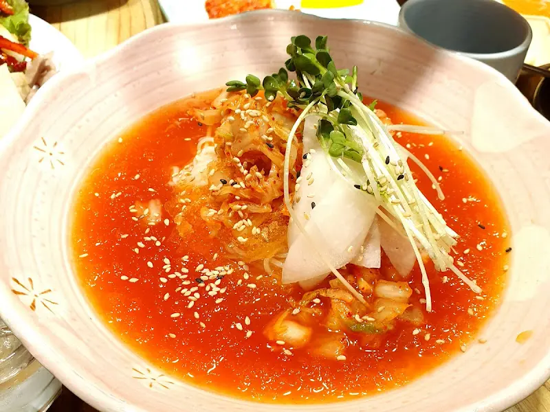 김치말이국수의 시원한 비주얼