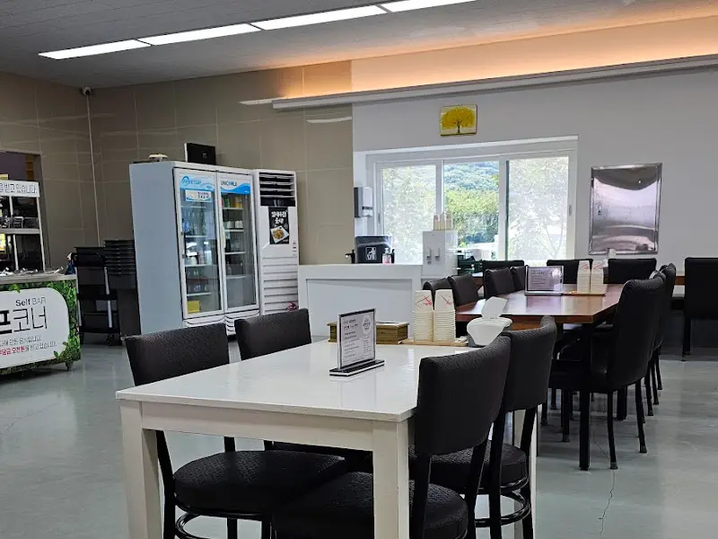 깔끔한 식당 내부